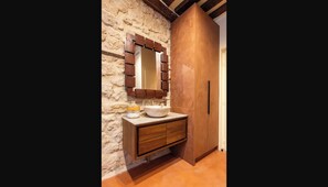 Bathroom - COMBINING AUTHENTIC PARISIAN CHARACTER WITH MODERN COMFORTS -MARAIS (Paris)