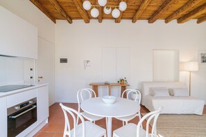 Kitchen and dining area - Como Center Studio, Como, Italy (Como)