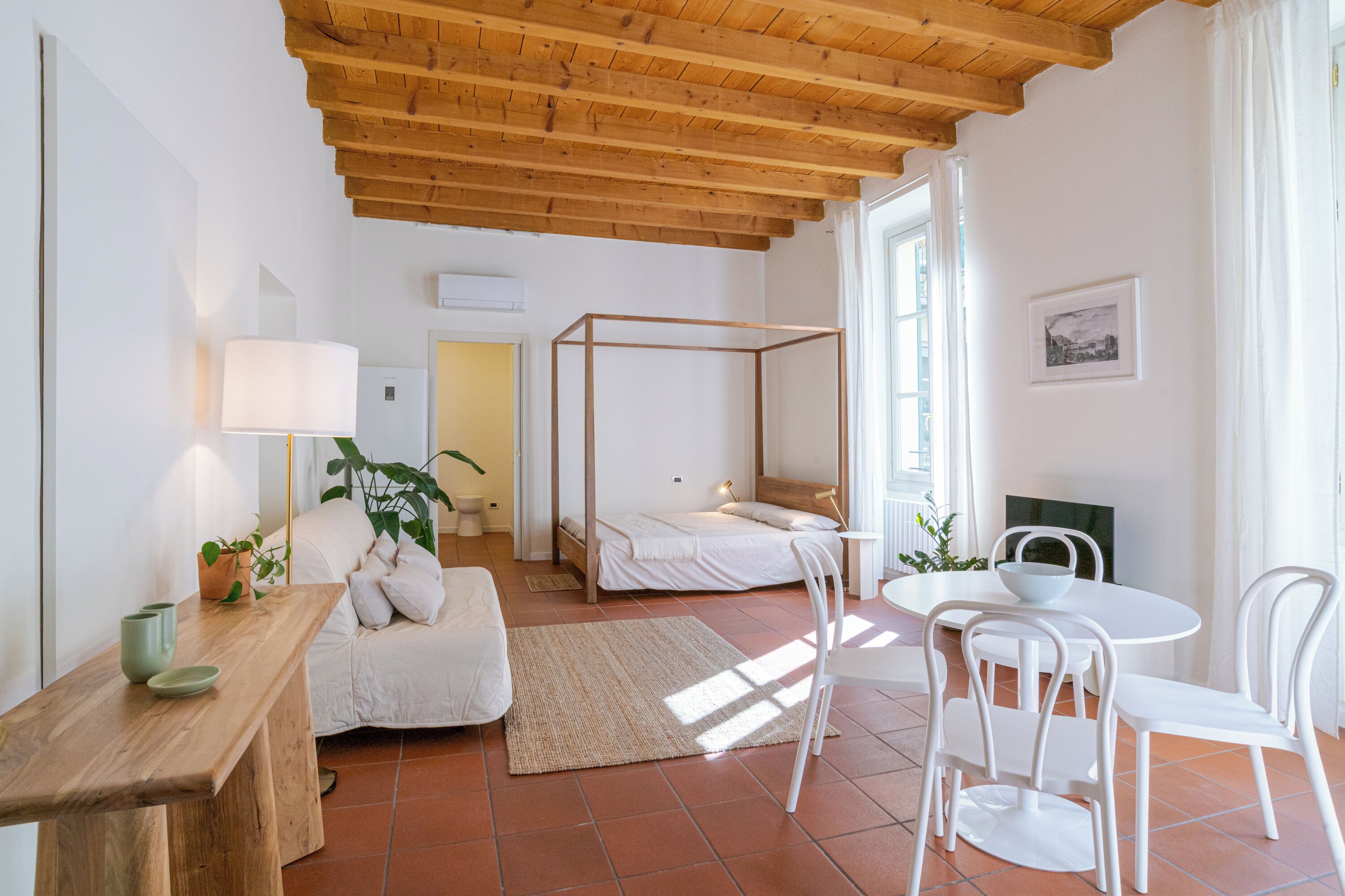 Iron/ironing board, WiFi (free), bed sheets