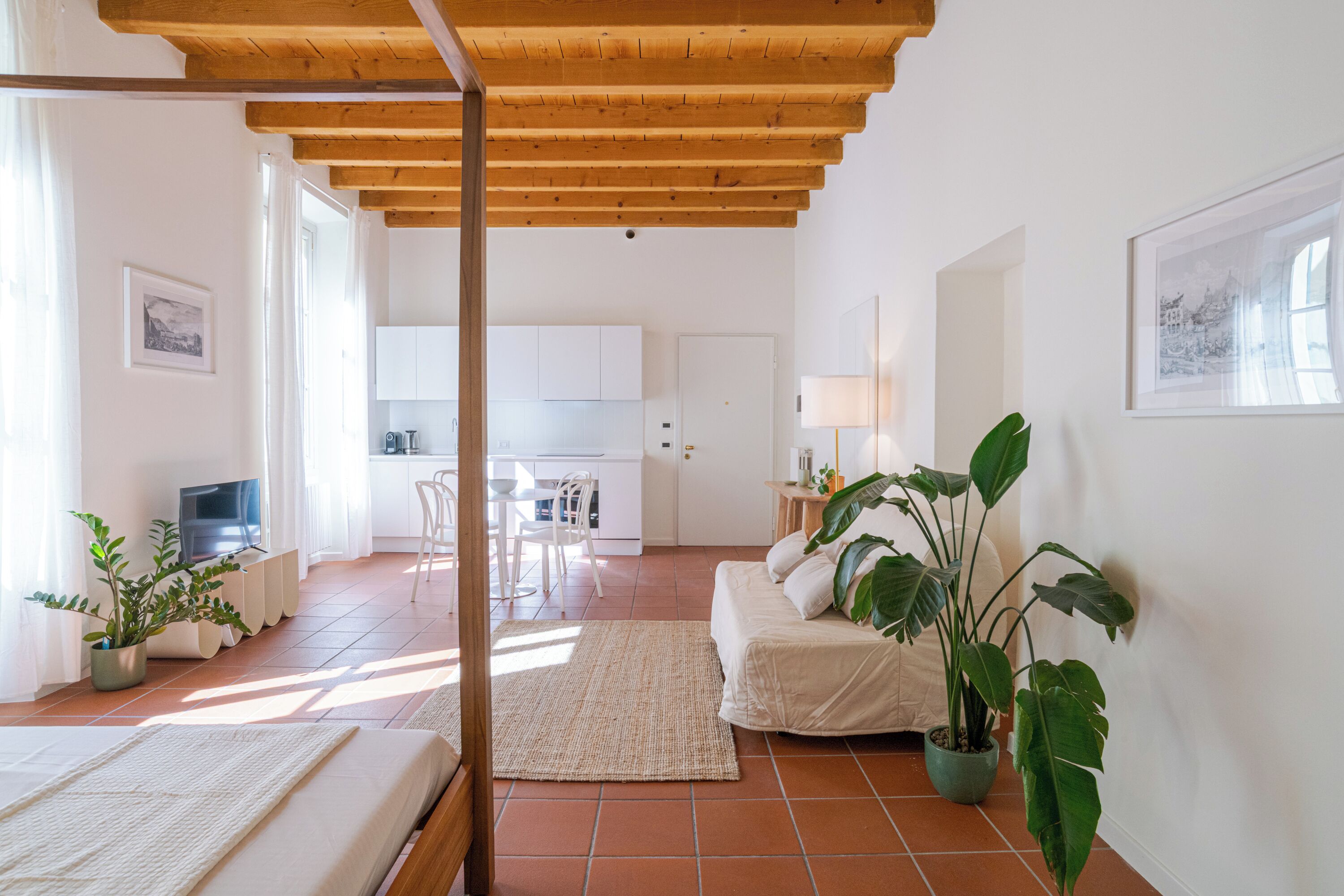 Iron/ironing board, WiFi (free), bed sheets
