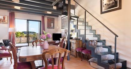 Holiday Home 'Escale Sauzonnaise' with Sea View, Terrace and Wi-Fi