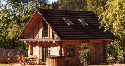 Mountain Cottage With Private Hot Tub