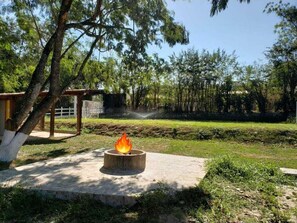 Property grounds - Country house in Cruzeiro, SP, with pool, gourmet area and leisure facilities near Canção Nova. (Cruzeiro)