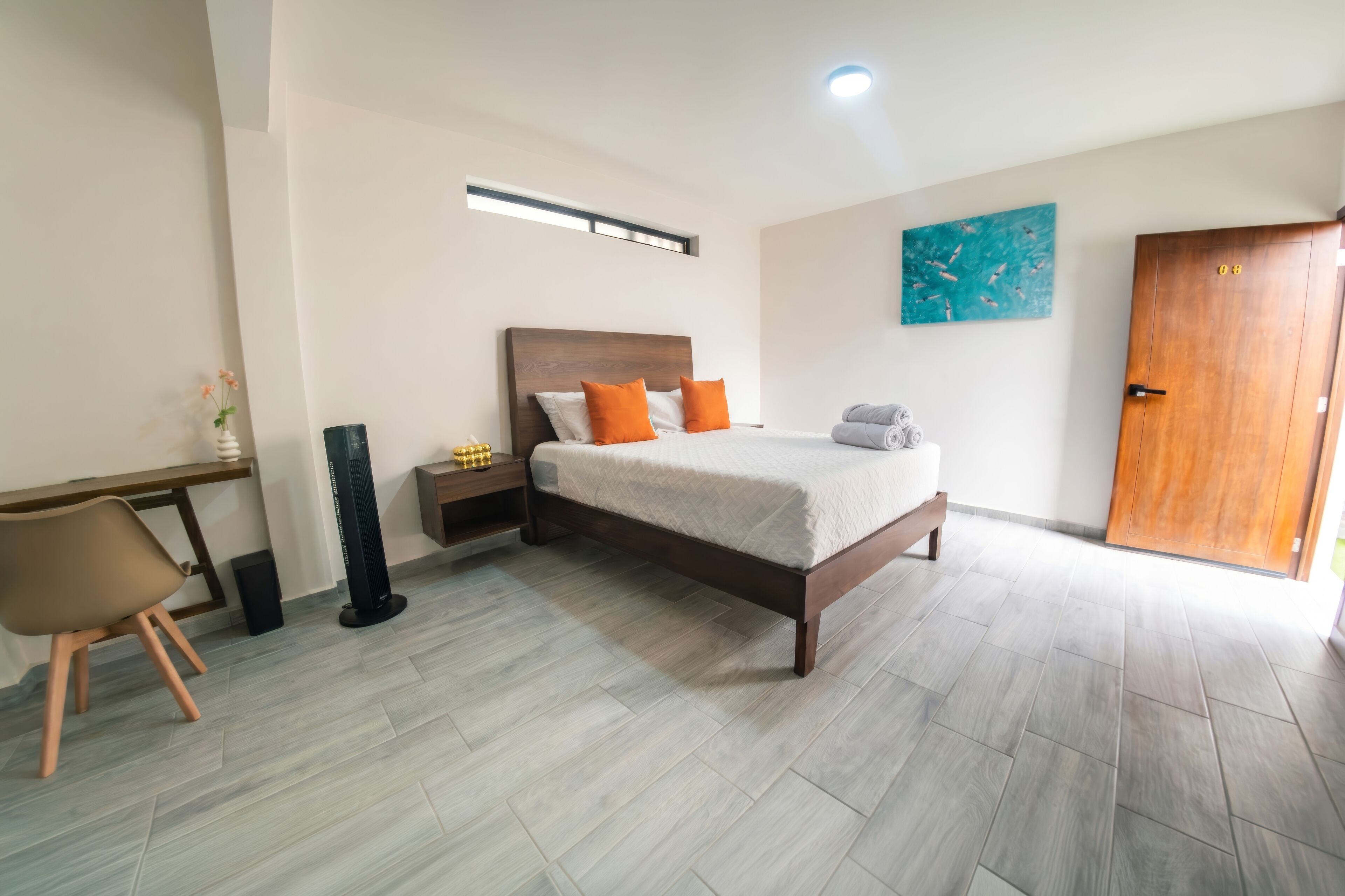 Deluxe Room, Non Smoking | Meja, seterika/papan seterika, Wi-fi percuma 
