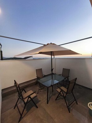 Outdoor dining - Vrbo Property (Rute)