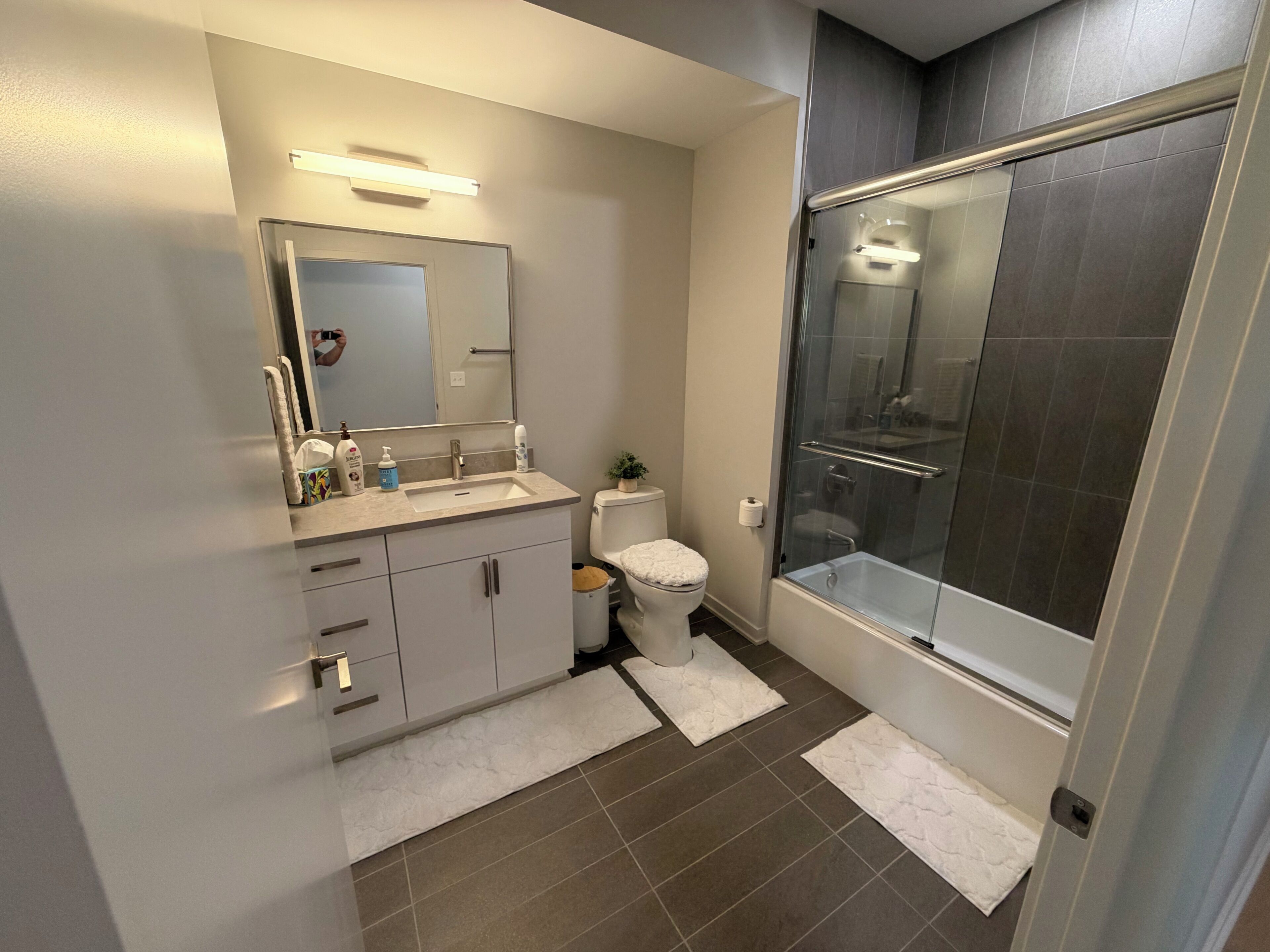 Dusche, Handtücher, Toilettenpapier