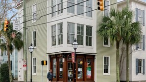 Unclassified image, 4 of 33, button - The Coral Steps to King and Michelin Restaurants (Charleston)