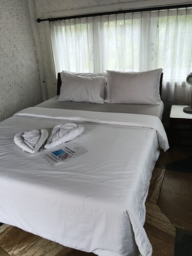 Beachside Amed Escape / Walk to Beach /Pool Access