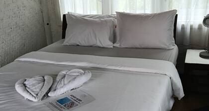 Beachside Amed Escape / Walk to Beach /Pool Access