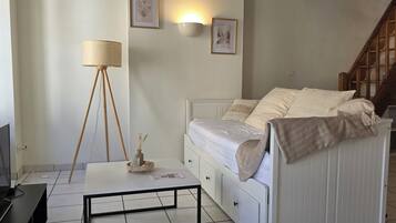 1 bedroom, desk, free WiFi, bed sheets