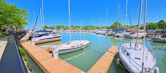 Studio 5 |Explore Niagara from Newly Rebuilt Private Cottage in Port Dalhousie