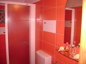 Villa (Old Town Bay Cavtat with Sea View) | Bathroom | Shower, towels