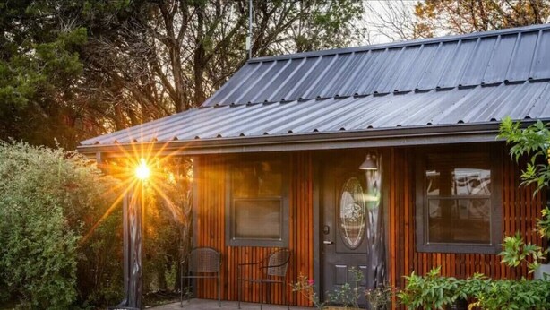 Exterior - The Fantail at Nicole Creek Cabins (Waco)