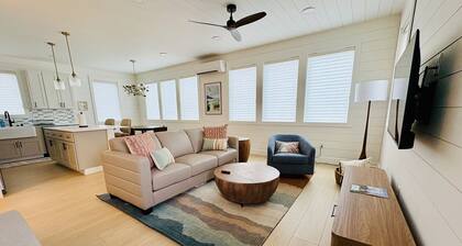 Stylish and peaceful, walkable to airport - 2 bed 1.5 bath cottage
