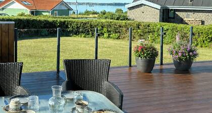 Summer house with sea view at Grønsund