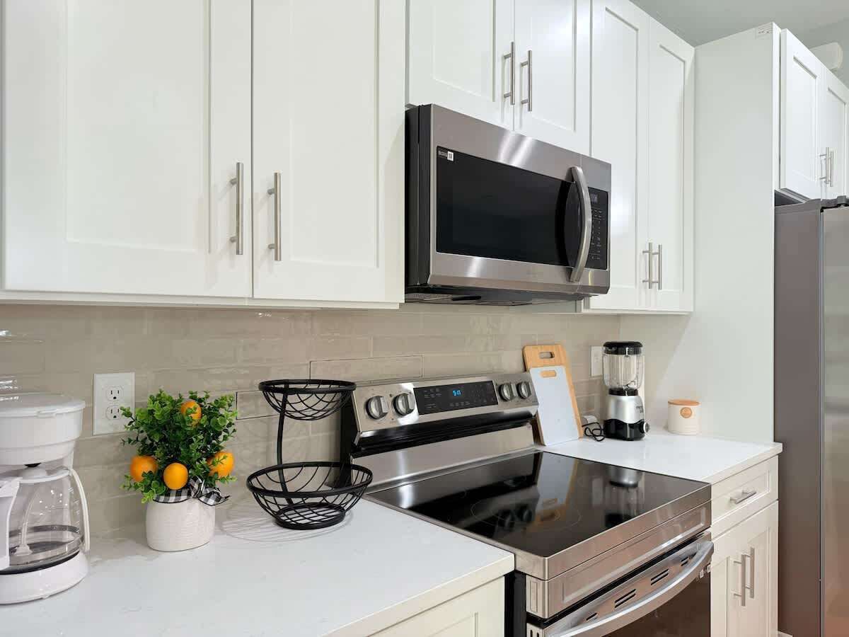 Coffee/tea maker, fridge, microwave, oven