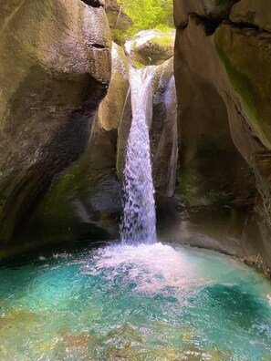 A waterfall in a rocky enclosure with clear water at the base. - Welcome to the Heart of Sharr! (Bozovtse)