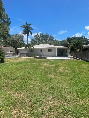Exterior - High Quality Fit and Finish single family home located in Snell Isle. (St. Petersburg)