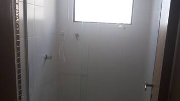 Deluxe Apartment, Pool View | Bathroom