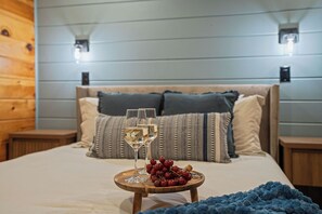 3 habitaciones, tabla de planchar con plancha y cuna de viaje 