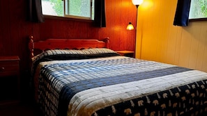 2 Schlafzimmer, Reisekinderbett, kostenloses WLAN, Bettwäsche