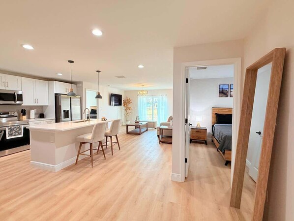 3 bedrooms, iron/ironing board, WiFi, bed sheets
