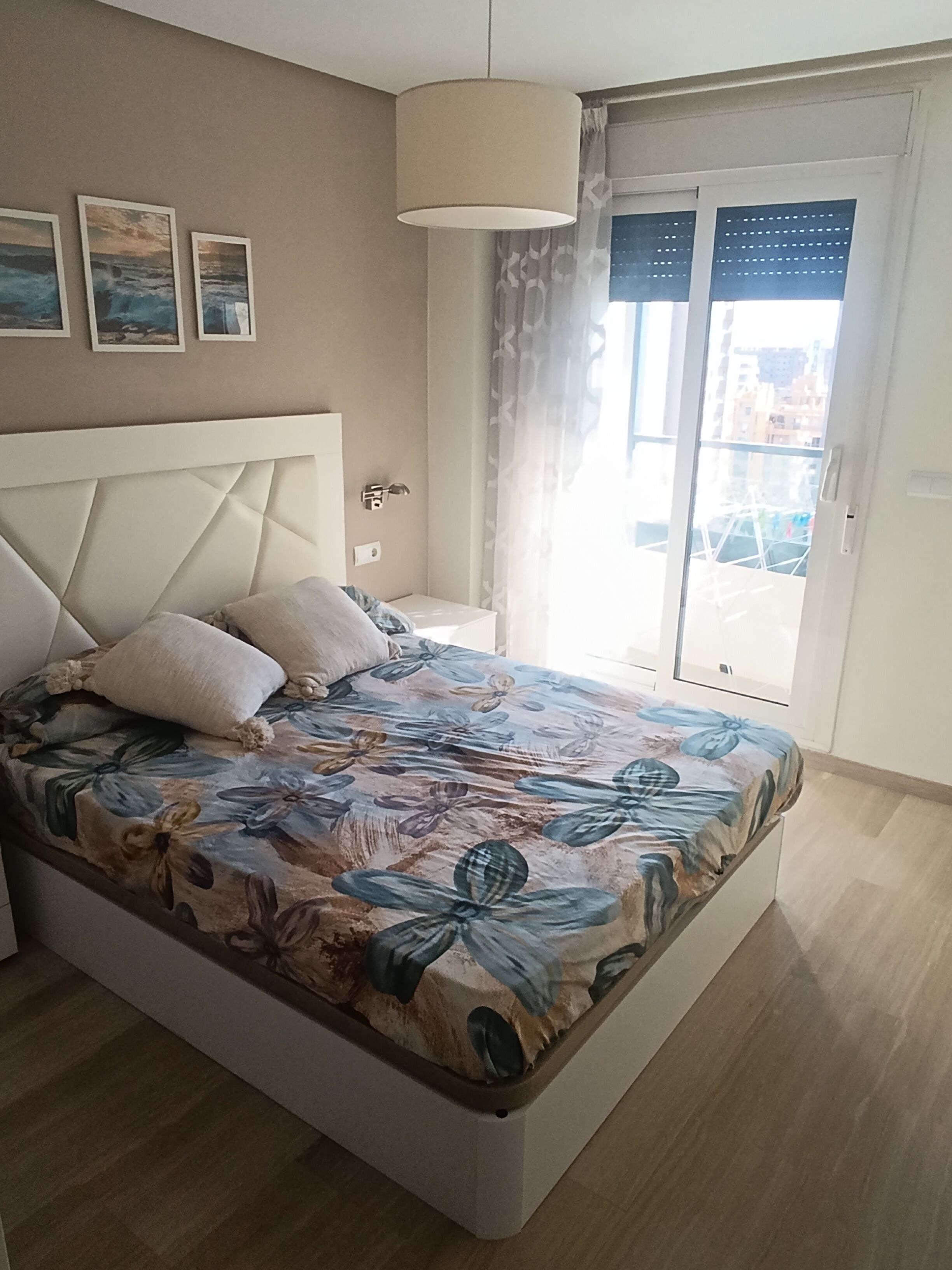 2 slaapkamers, een strijkplank/strijkijzer, gratis wifi, beddengoed