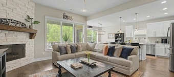 Fayetteville Retreat w Deck & Shared Pool