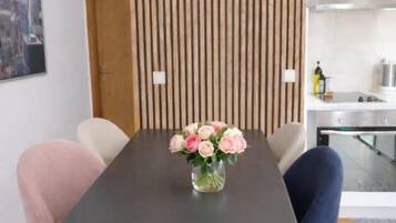 Apartment (Ljubelle Premium Stay - with sea view) | Living room | 32-inch flat-screen TV with satellite channels