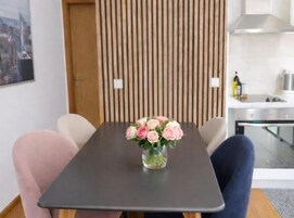 Apartment (Ljubelle Premium Stay - with sea view) | Living room | 32-inch flat-screen TV with satellite channels
