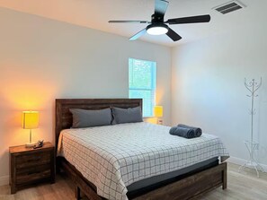 Room - Spacious 4BR/2BA Retreat in Port Charlotte (Port Charlotte)