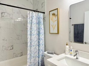 Bathroom - Spacious 4BR/2BA Retreat in Port Charlotte (Port Charlotte)