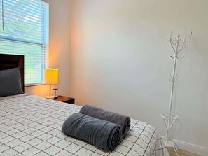 4 bedrooms, iron/ironing board, free WiFi, bed sheets