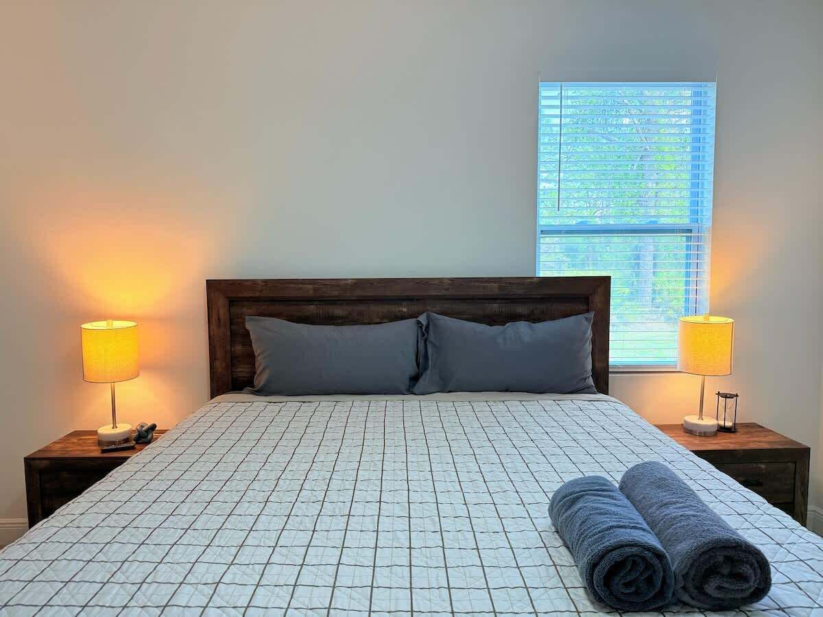 4 bedrooms, iron/ironing board, free WiFi, bed sheets