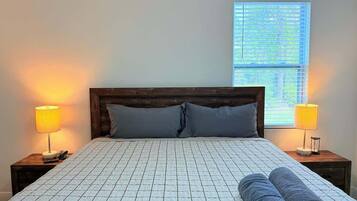 4 slaapkamers, een strijkplank/strijkijzer, gratis wifi, beddengoed