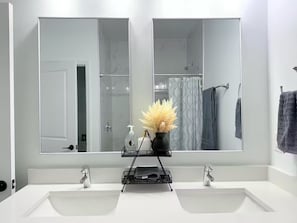 Bathroom - Spacious 4BR/2BA Retreat in Port Charlotte (Port Charlotte)