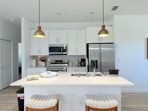 Private kitchen - Spacious 4BR/2BA Retreat in Port Charlotte (Port Charlotte)
