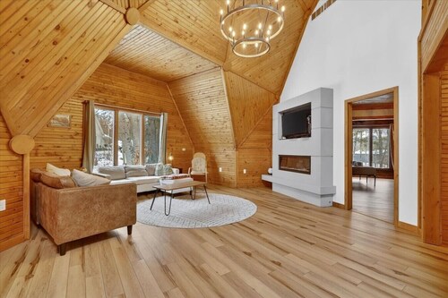 Geodome at the Lake: Hot Tub, Games, Sleeps 12!