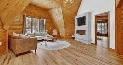 Geodome at the Lake: Hot Tub, Games, Sleeps 12!
