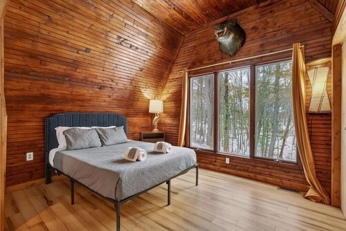 Geodome at the Lake: Hot Tub, Games, Sleeps 12!
