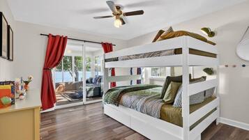 Desk, iron/ironing board, travel cot, WiFi