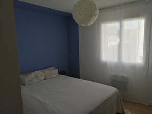 Wifi gratis y ropa de cama