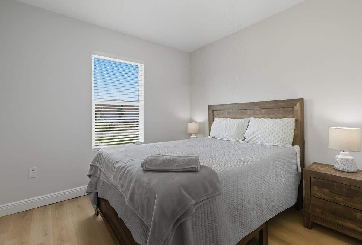 3 habitaciones, tabla de planchar con plancha, internet y ropa de cama 