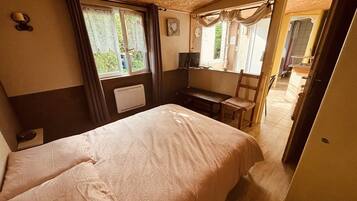 1 chambre, bureau, draps fournis
