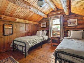Iron/ironing board, WiFi, bed sheets - Lakeside Log Cabin 
Kayaking, Fishing, Sunsets (Jones)