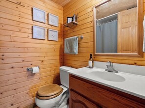 Shower, hair dryer, towels, soap - Lakeside Log Cabin 
Kayaking, Fishing, Sunsets (Jones)
