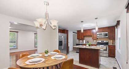 5BR - Sleeps 12 Near DC, MGM, National Harbor, Gaylord, Navy Yard