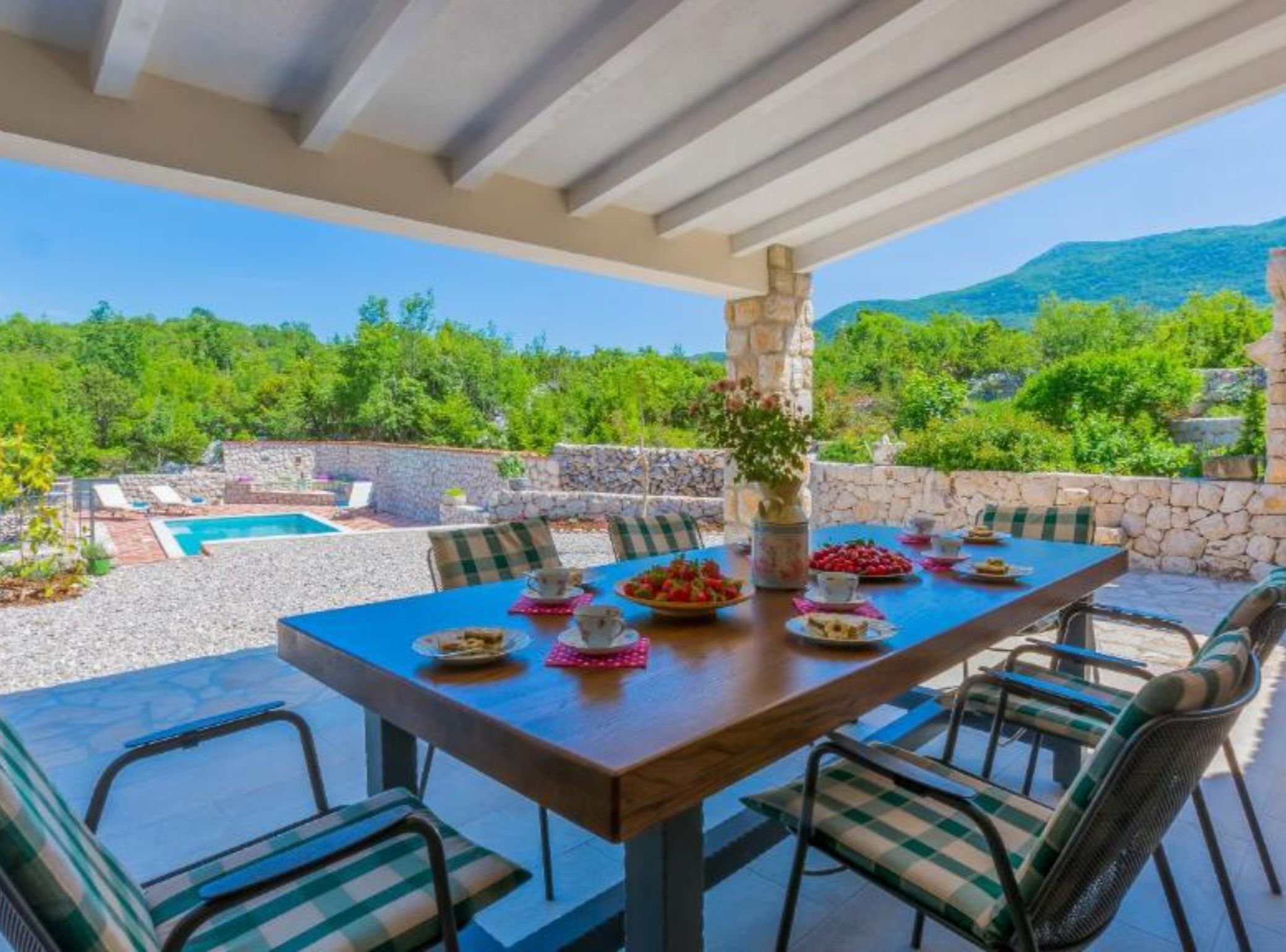 วิลล่า (Rustic Haven Villa with swimming pool) | ลานระเบียง/นอกชาน