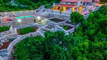 Villa (Rustic Haven Villa with swimming pool) | Luftbilde