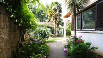 Căn hộ (One Bedroom Apartment with small Balc) | Lối vào nơi lưu trú